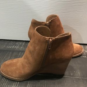Lucky Brand booties Tan suede